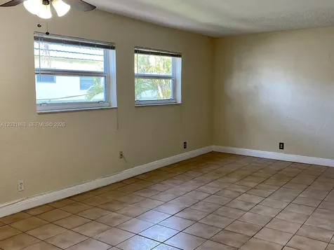 4061 N Dixie Highway Oakland Park FL 33334