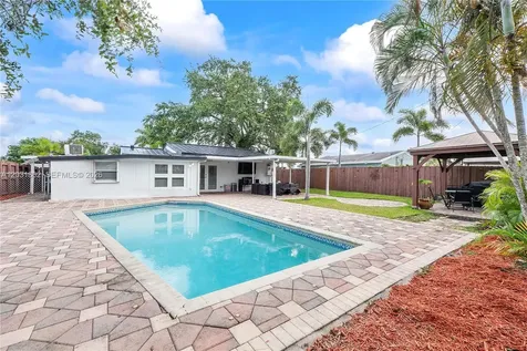 6810 Douglas Street Hollywood FL 33024