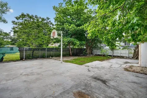 836 NW 29th Terrace Miami FL 33127