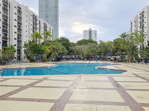 16919 N Bay Road Sunny Isles Beach FL 33160