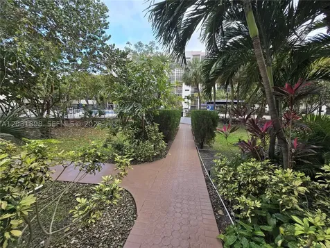 16919 N Bay Road Sunny Isles Beach FL 33160