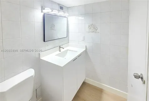 16919 N Bay Road Sunny Isles Beach FL 33160