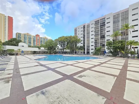 16919 N Bay Road Sunny Isles Beach FL 33160