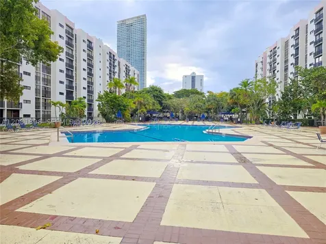 16919 N Bay Road Sunny Isles Beach FL 33160