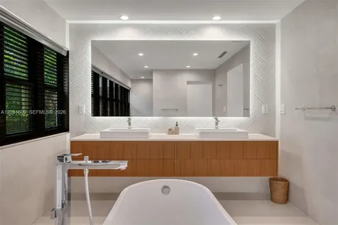 10659 NE Quaybridge Court Miami FL 33138
