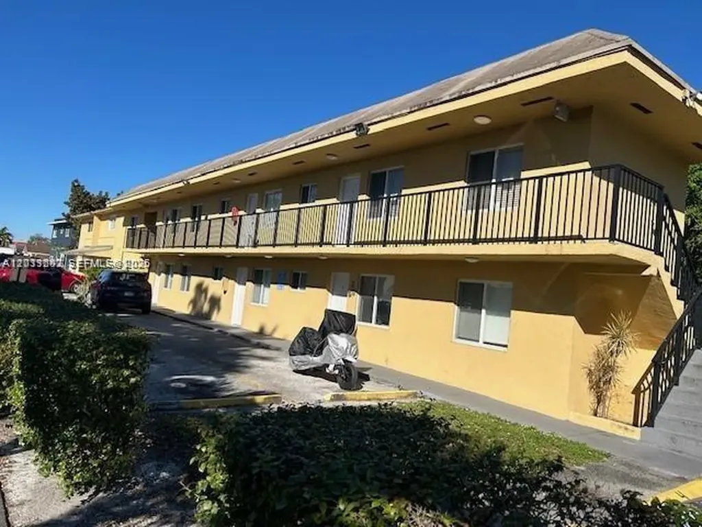 661 W 81st Street Hialeah FL 33014