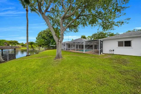 8820 N Lake Dasha Drive Plantation FL 33324