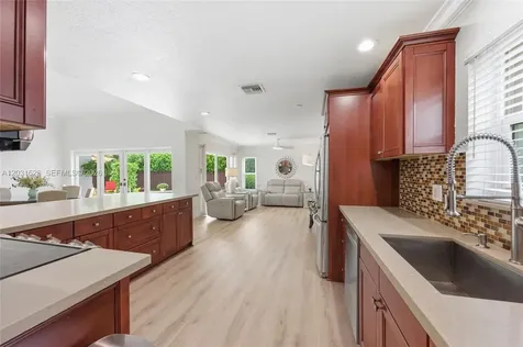943 SW 149th Way Sunrise FL 33326