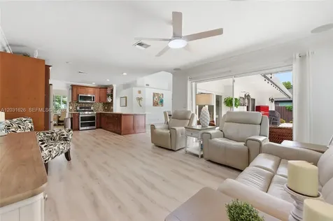 943 SW 149th Way Sunrise FL 33326