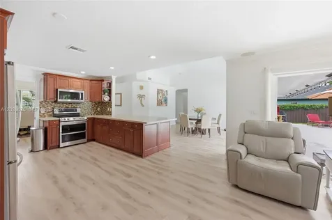 943 SW 149th Way Sunrise FL 33326