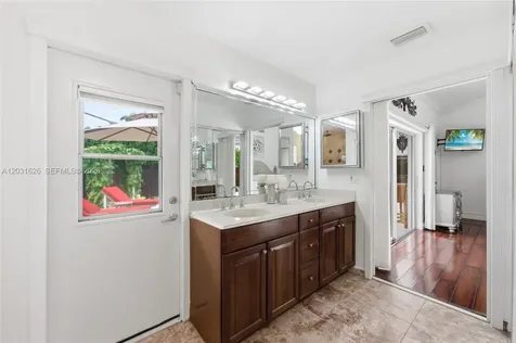 943 SW 149th Way Sunrise FL 33326