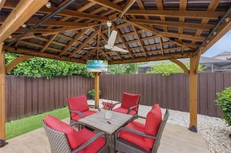 943 SW 149th Way Sunrise FL 33326