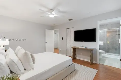 870 NE 35th Street Oakland Park FL 33334
