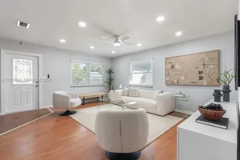 870 NE 35th Street Oakland Park FL 33334