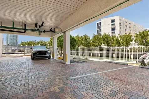 1674 Bay Road Miami Beach FL 33139