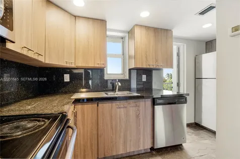1674 Bay Road Miami Beach FL 33139