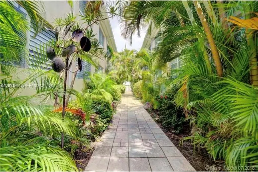 4740 Pine Tree Drive Miami Beach FL 33140