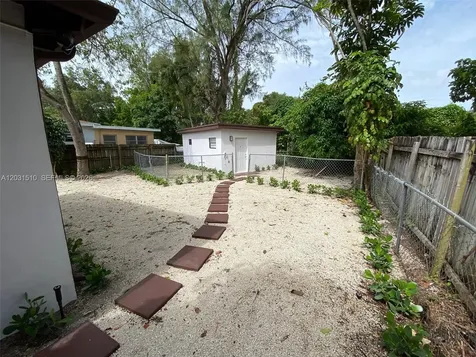 11310 Peachtree Drive Miami FL 33161