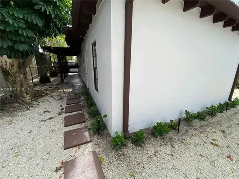 11310 Peachtree Drive Miami FL 33161