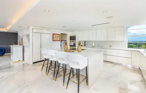 5660 Collins Avenue Miami Beach FL 33140