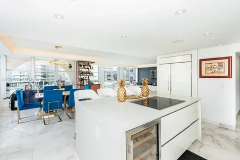 5660 Collins Avenue Miami Beach FL 33140