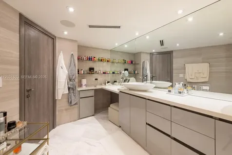 5660 Collins Avenue Miami Beach FL 33140
