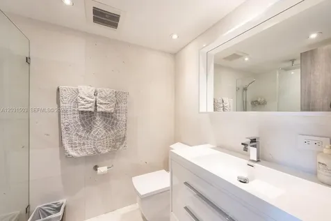 5660 Collins Avenue Miami Beach FL 33140