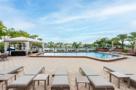 5660 Collins Avenue Miami Beach FL 33140