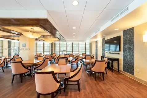 5660 Collins Avenue Miami Beach FL 33140