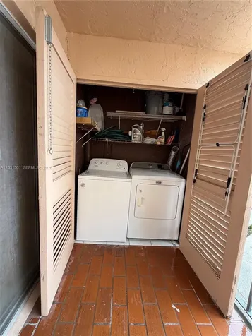13701 Kendale Lakes Circle Miami FL 33183