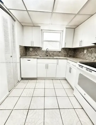 13701 Kendale Lakes Circle Miami FL 33183