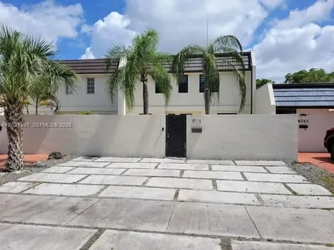 6747 Crooked Palm Terrace Miami Lakes FL 33014