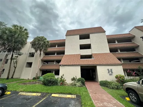 601 Ives Dairy Road Miami FL 33179