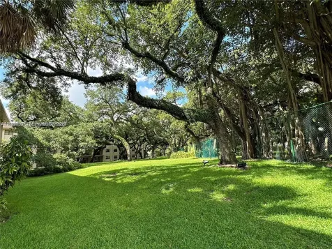 601 Ives Dairy Road Miami FL 33179