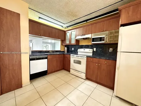 601 Ives Dairy Road Miami FL 33179