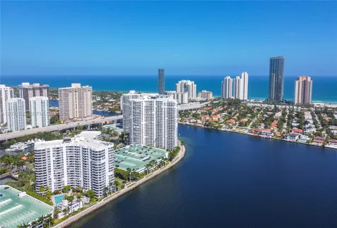 3500 Mystic Pointe Drive Aventura FL 33180