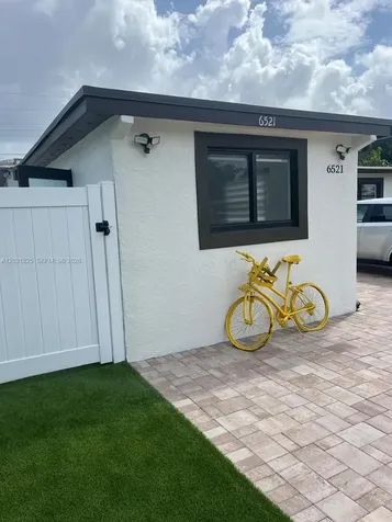 6521 SW 5th Street Pembroke Pines FL 33023