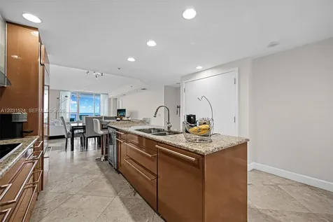 3801 Collins Avenue Miami Beach FL 33140