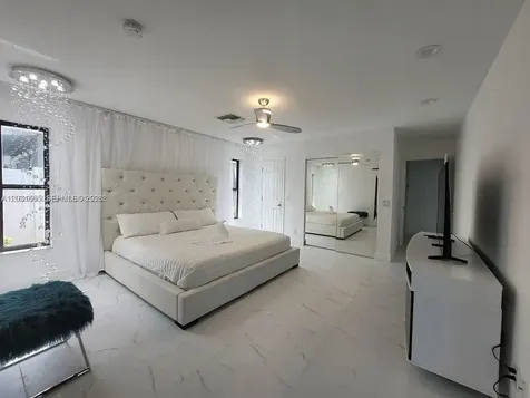 270 SE 7th Street Dania Beach FL 33004