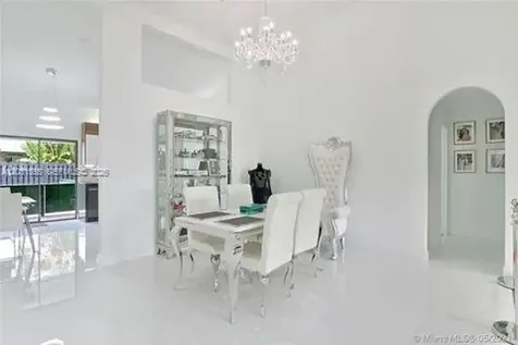270 SE 7th Street Dania Beach FL 33004
