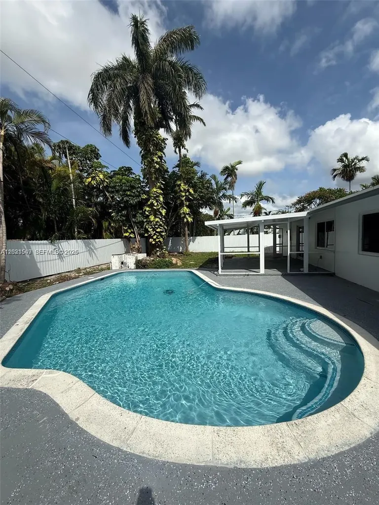 9934 SW 195th Street Cutler Bay FL 33157