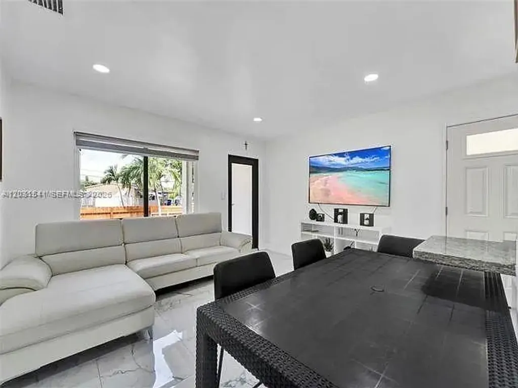 2730 NE 16th Avenue Pompano Beach FL 33064