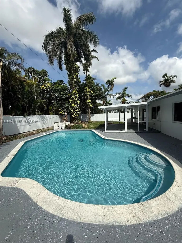 9934 SW 195th Street Cutler Bay FL 33157