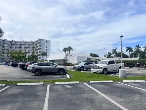 3475 N Country Club Drive Aventura FL 33180