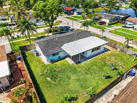 9741 NW 5th Street Pembroke Pines FL 33024