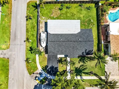 9741 NW 5th Street Pembroke Pines FL 33024