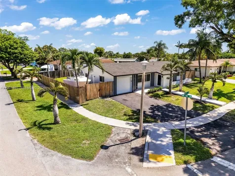 9741 NW 5th Street Pembroke Pines FL 33024