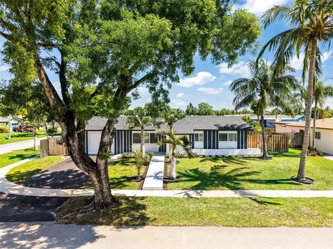 9741 NW 5th Street Pembroke Pines FL 33024