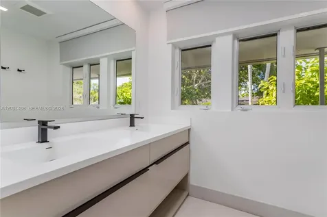 301 E Shore Drive E Miami FL 33133
