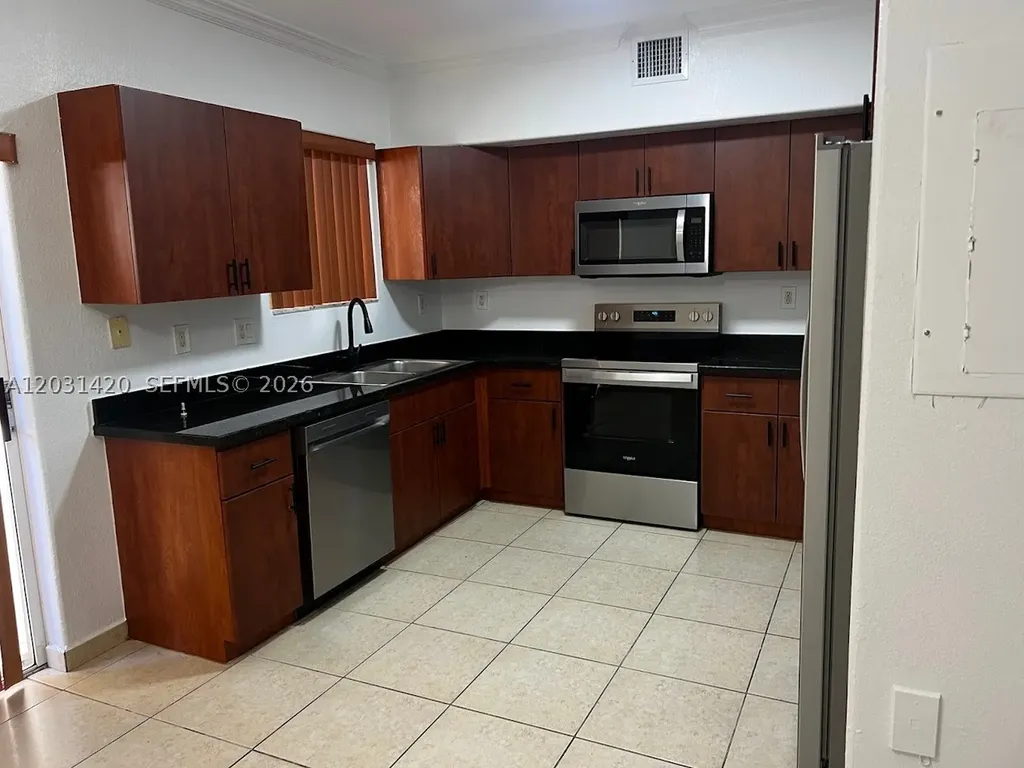 7281 NW 174th Terrace Hialeah FL 33015